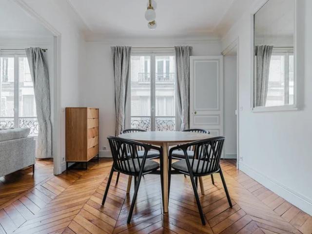 Location Appartement Rue Chalgrin, Paris