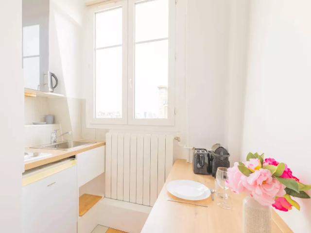 Location Appartement Rue Chalgrin, Paris