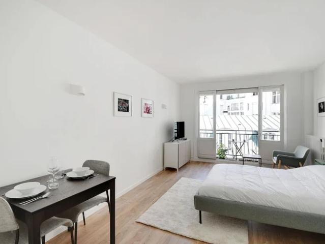 Location Appartement Rue Chalgrin, Paris