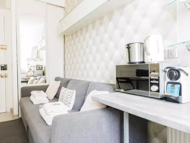 Location Appartement Rue Chalgrin, Paris