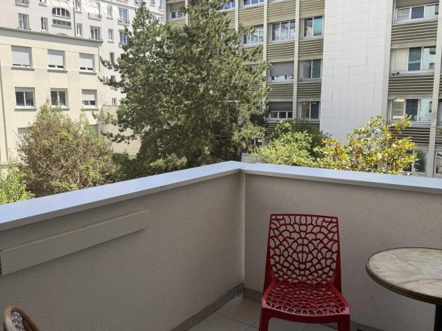 Location Appartement Rue Chanez, Paris