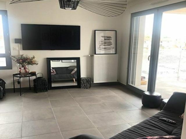 Location Appartement Rue Chantal Sandrin, Lyon