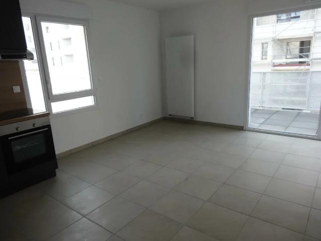 Location Appartement Rue Chantal Sandrin, Lyon