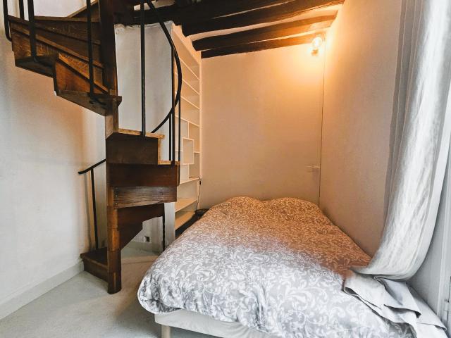 Location Appartement Rue Charles V, Paris