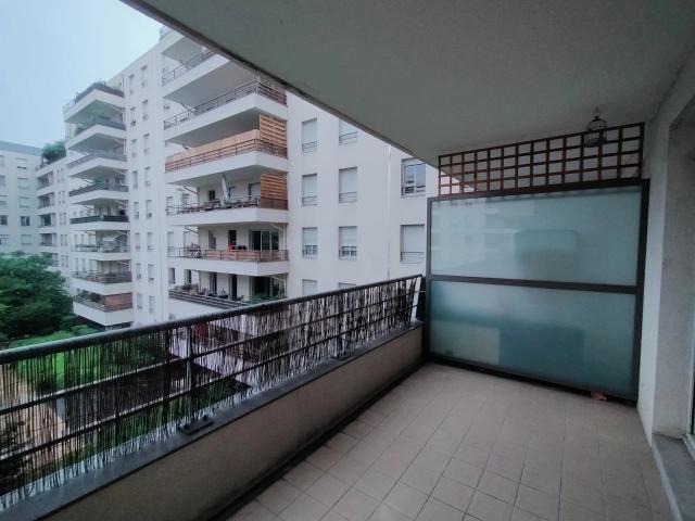 Location Appartement Rue Charlie Chaplin, Villeurbanne