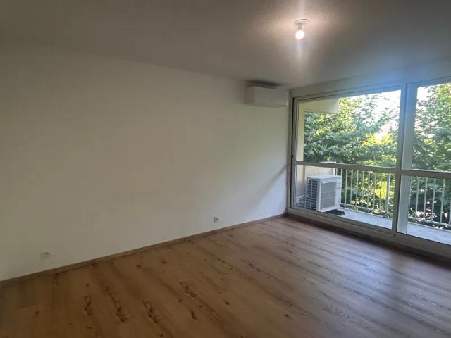 Location Appartement Rue Charloun Rieu, Nîmes