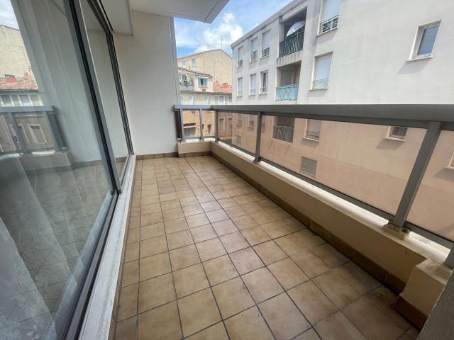 Location Appartement Rue Childebert, Nîmes