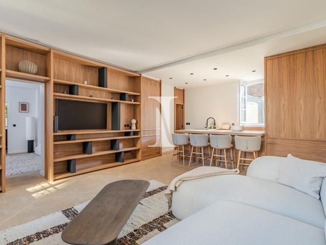 Location Appartement Rue Christine, Paris