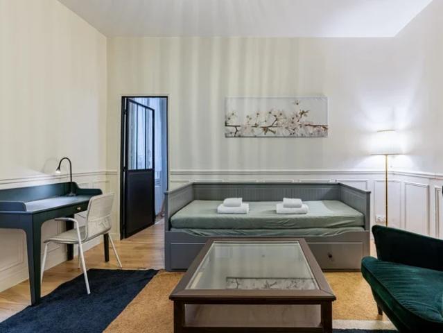 Location Appartement Rue Clapeyron, Paris