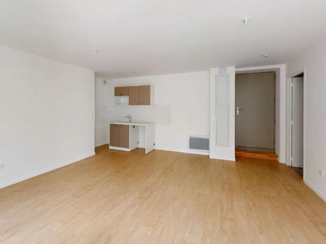 Location Appartement Rue Claude Delaroa, Saint Étienne