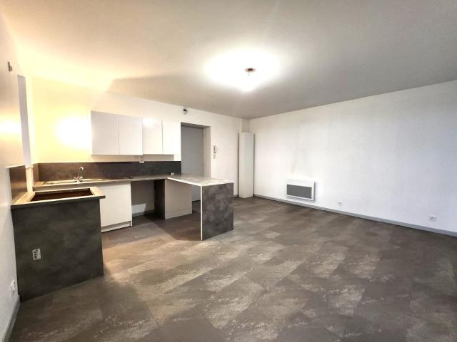 Location Appartement Rue Claude Protière, Chazelles sur Lyon