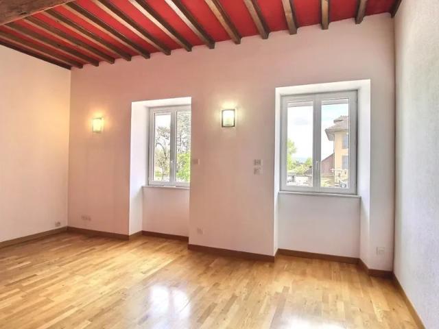 Location Appartement Rue Claude Rochas, Morestel
