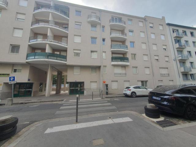 Location Appartement Rue Clément Michut, Villeurbanne