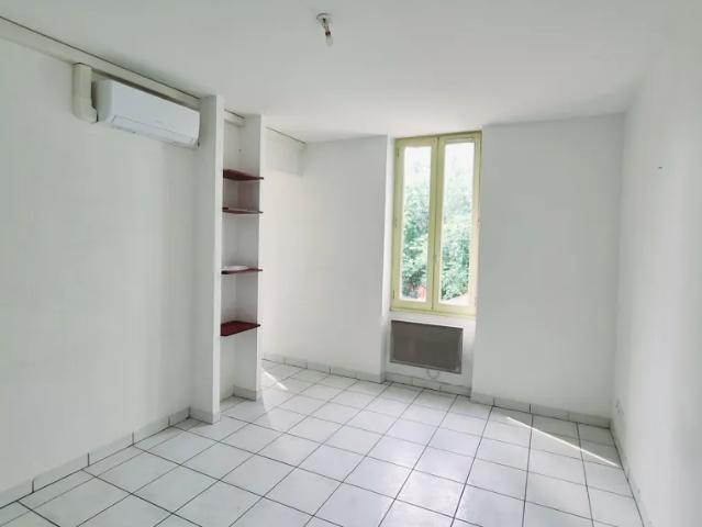 Location Appartement Rue Croix de la Paix, Albi
