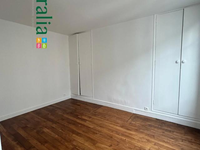 Location Appartement Rue Amelot, Paris