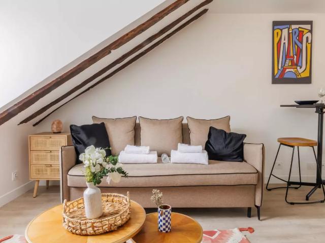Location Appartement Rue Amélie, Paris