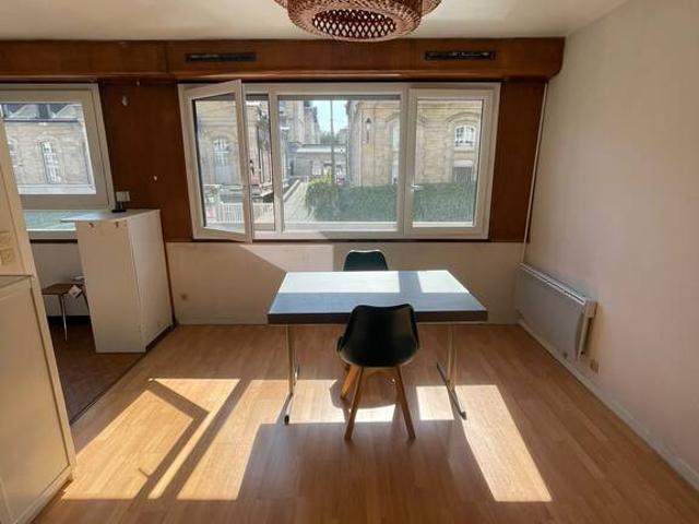 Location Appartement Rue Antoinette Fouque, Paris