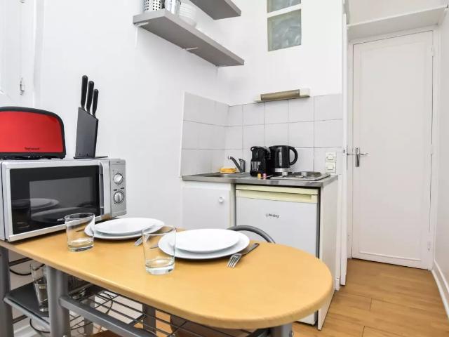 Location Appartement Rue André Gill, Paris