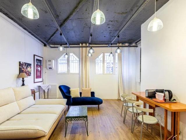 Location Appartement Rue Agar, Paris