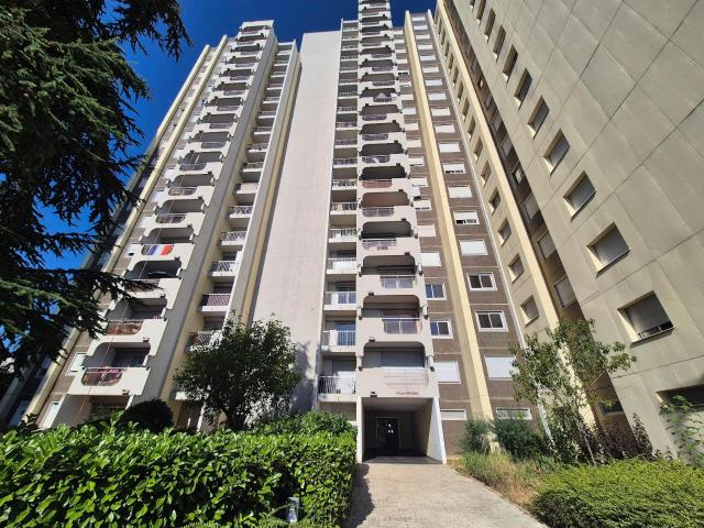Location Appartement Rue Albert Poylo, Saint Étienne