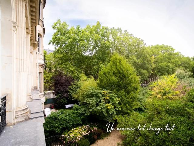 Location Appartement Rue Alfred de Vigny, Paris
