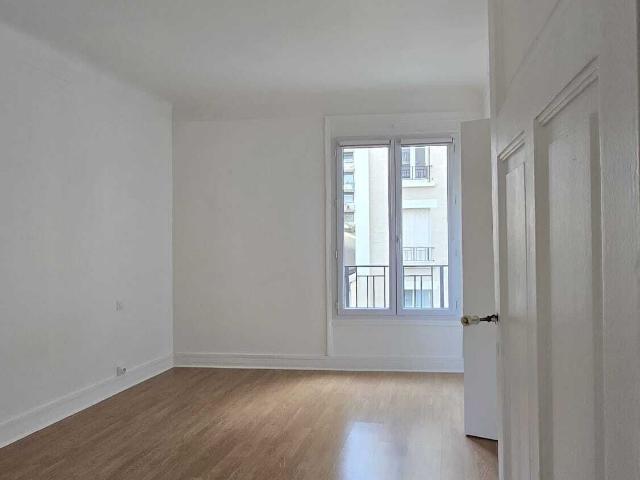 Location Appartement Rue Armand Silvestre, Courbevoie