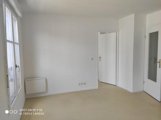 Location Appartement Rue au Comte, Étampes