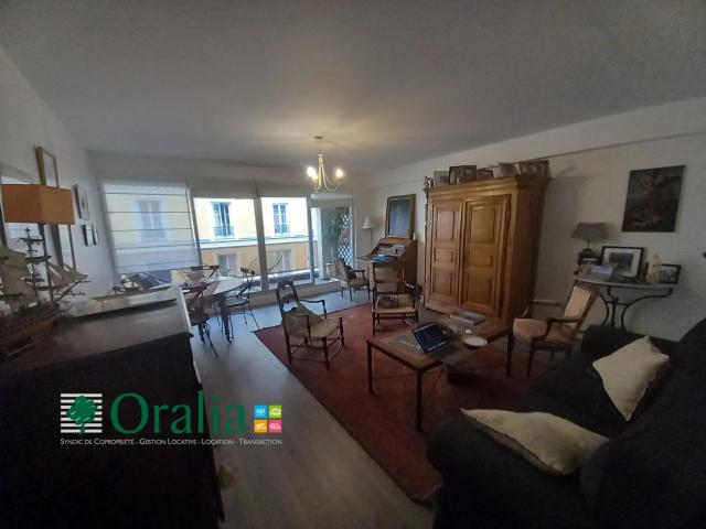 Location Appartement Rue Augereau, Paris