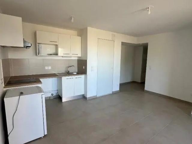 Location Appartement Rue Avicenne, Arles