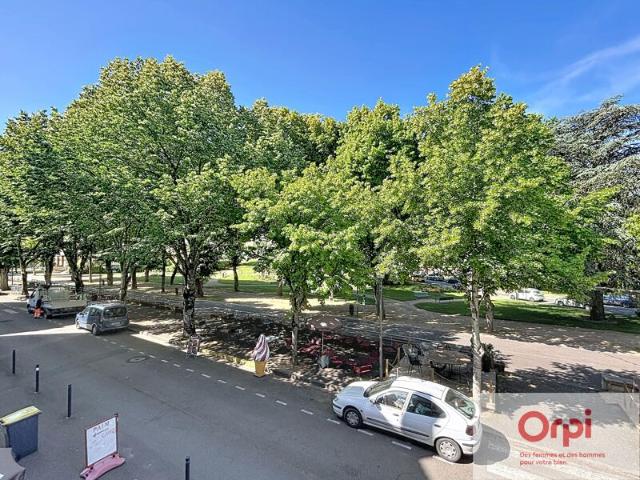 Location Appartement Rue Boisrot Desserviers, Néris les Bains