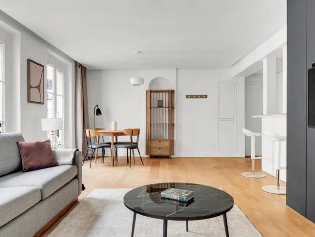 Location Appartement Rue Bonaparte, Paris