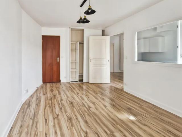 Location Appartement Rue Bazin, Reims