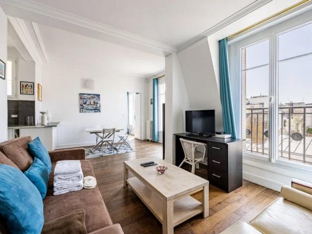 Location Appartement Rue Balzac, Paris