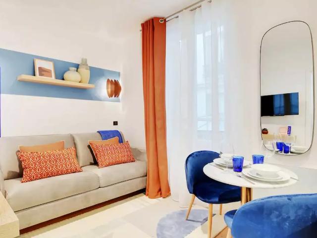 Location Appartement Rue Balzac, Paris