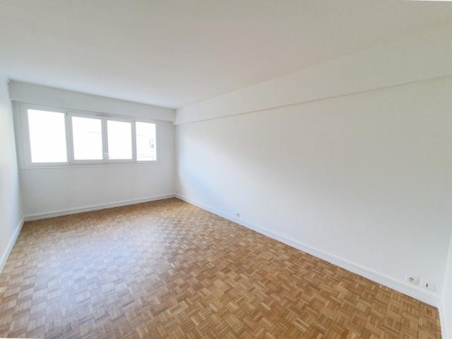 Location Appartement Rue Barrault, Paris