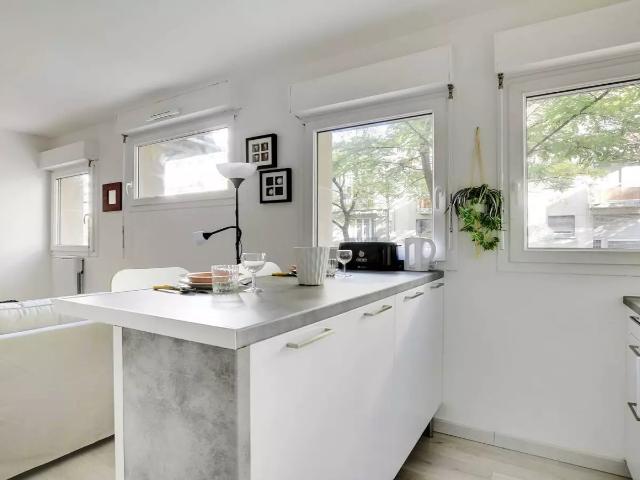 Location Appartement Rue Baste, Paris
