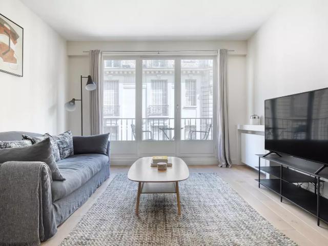 Location Appartement Rue Beaujon, Paris