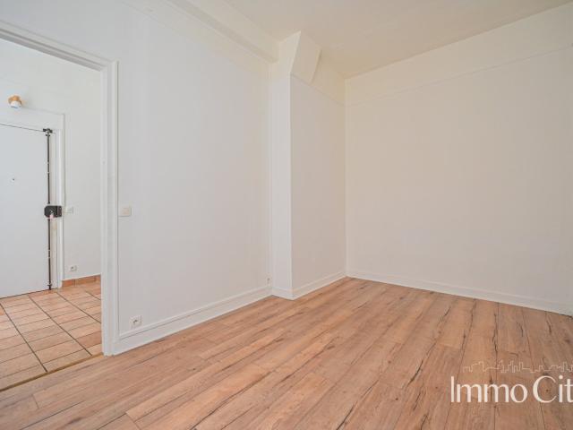 Location Appartement Rue Beccaria, Paris