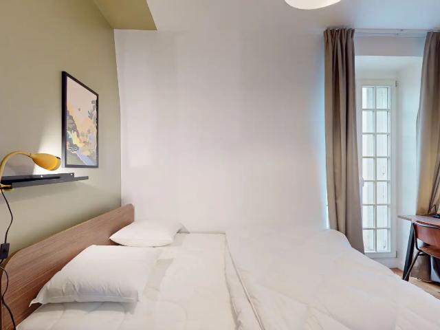 Location Appartement Rue Belliard, Paris