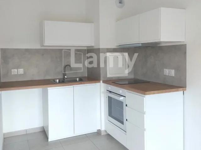Location Appartement Rue Berty Albrecht, Saint Jean de la Ruelle