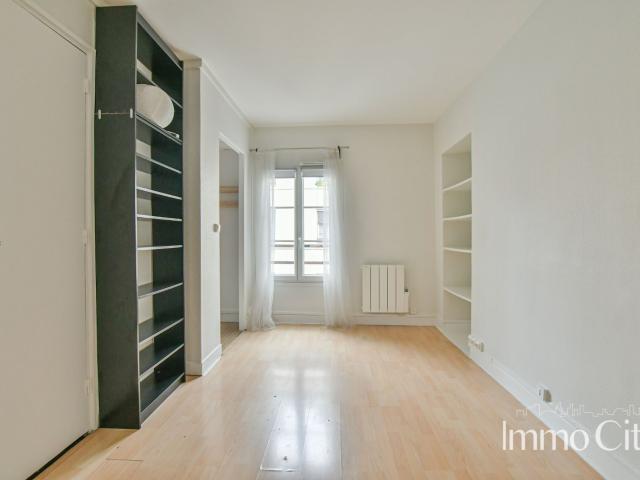 Location Appartement Rue Bichat, Paris