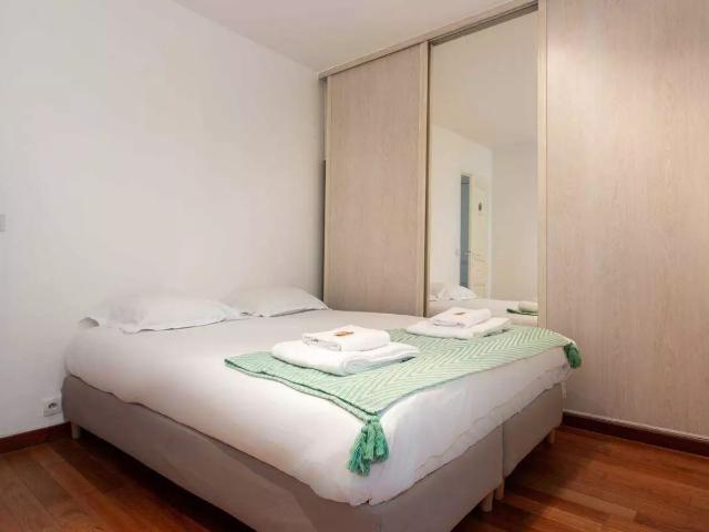 Location Appartement Rue Gabrielle, Paris