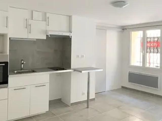 Location Appartement Rue Garibaldi, Pélissanne