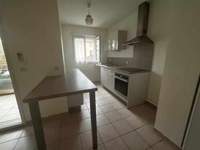 Location Appartement Rue Genestelle, Istres