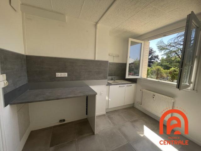 Location Appartement Rue Georges Bizet, Décines Charpieu