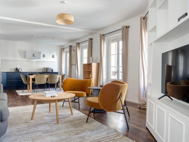 Location Appartement Rue Germain Pilon, Paris