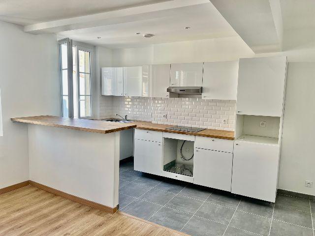 Location Appartement Rue Glandeves, Cuges les Pins
