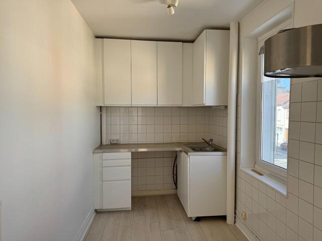 Location Appartement Rue Grandval, Reims
