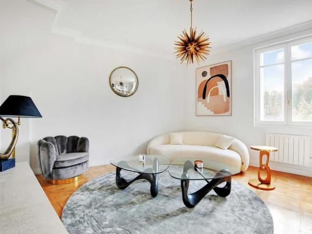 Location Appartement Rue Greuze, Paris