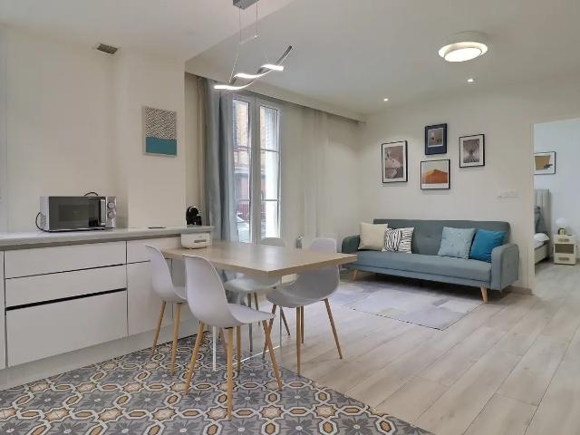 Location Appartement Rue Gutenberg, Paris